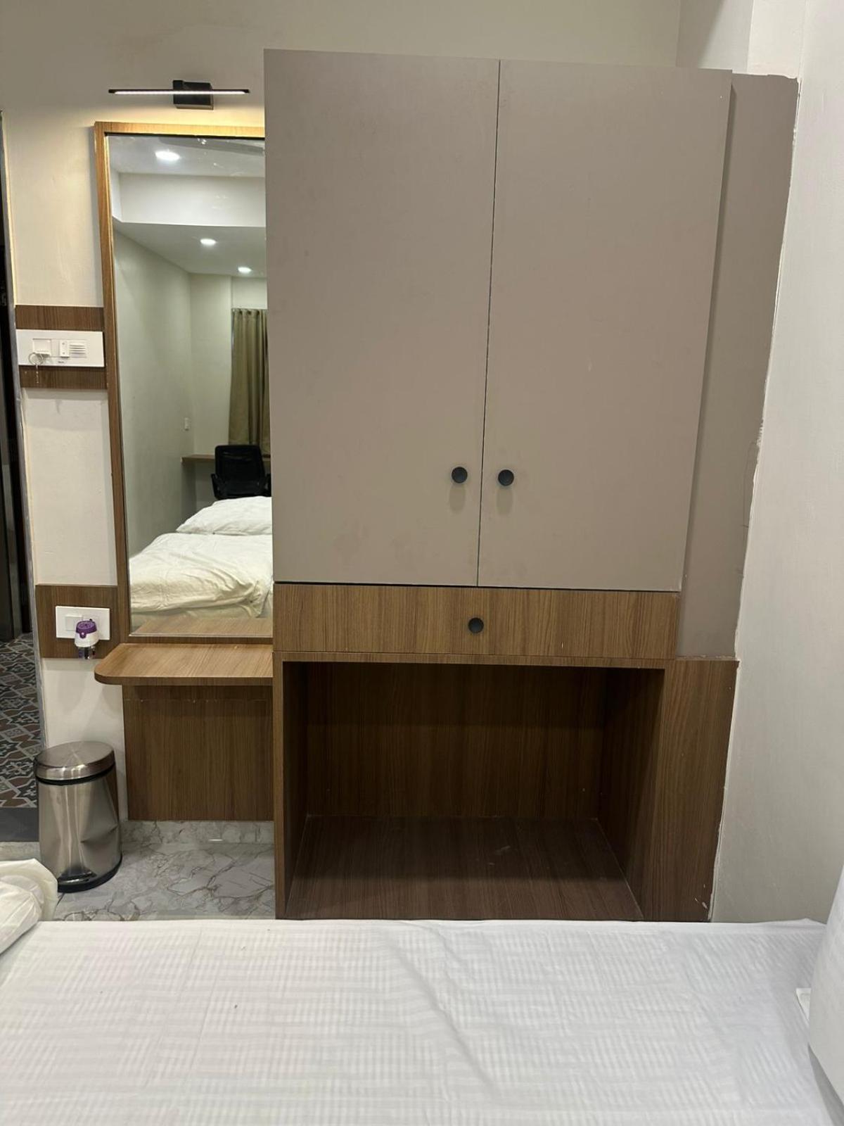 Hotel Fun N Food Бхудж Экстерьер фото